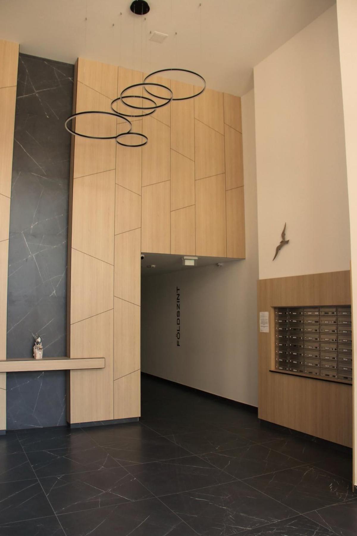 Quiet Flat Near Downtown, With Free Garage Budapešť