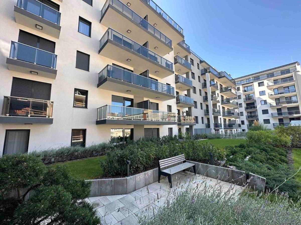 Apartman Quiet Flat Near Downtown, With Free Garage