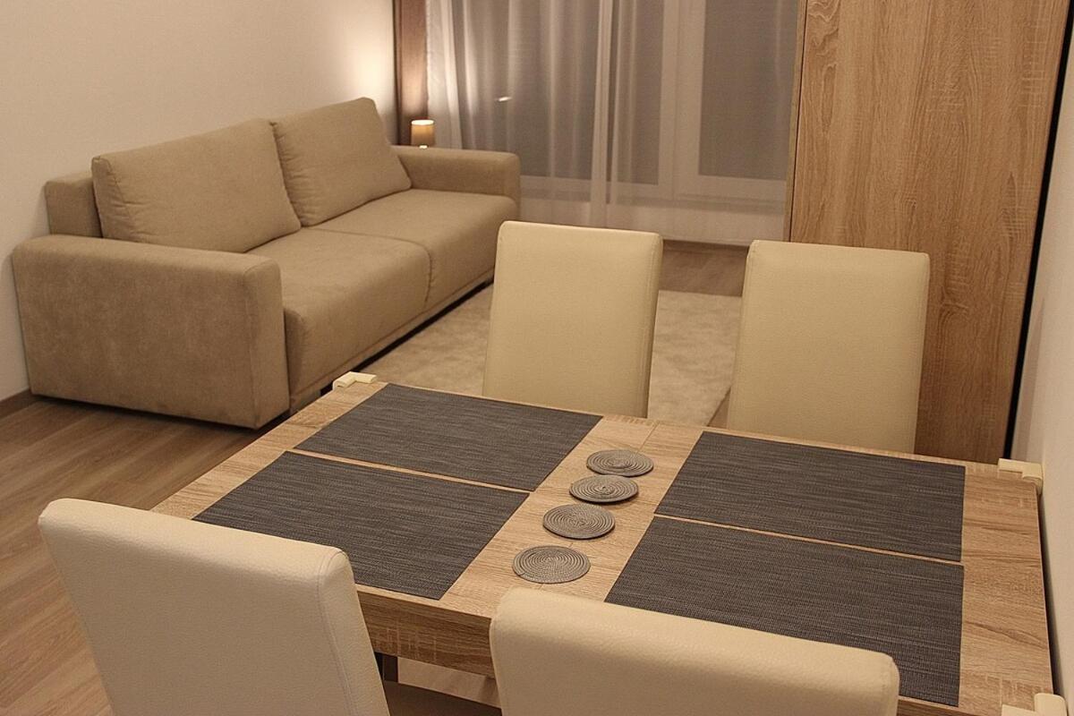Apartman Quiet Flat Near Downtown, With Free Garage